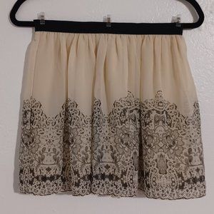 American Eagle Outfitters Cream and Black Floral Stretchy Skirt Women's XS